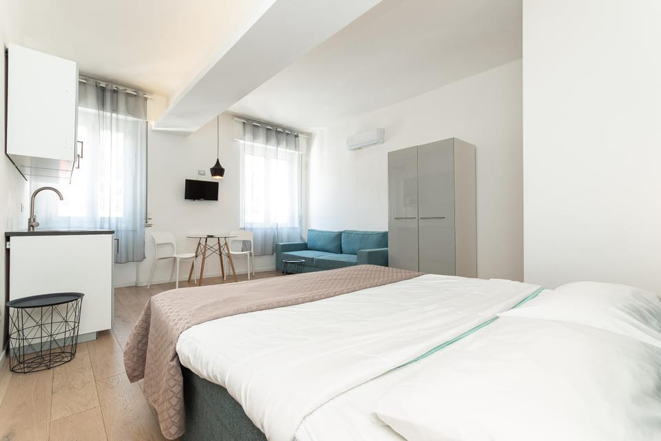 Bed, Kitchen or kitchenette, Living room, Seating area, Bedroom, wardrobe