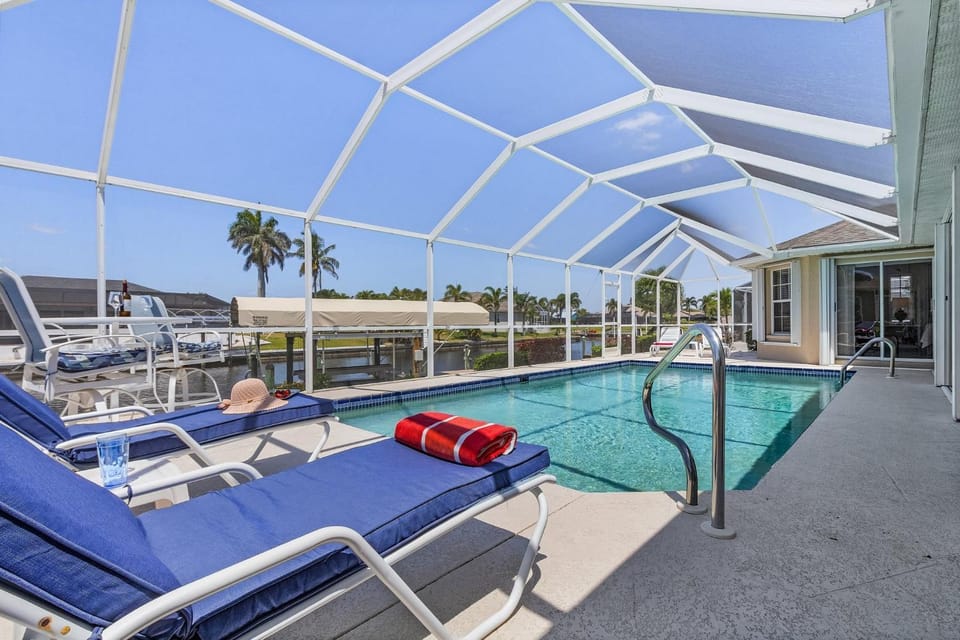 Heated Pool, Gulf Access & Dock, Pet Friendly - Villa Canal Breeze - Roelens House in Cape Coral