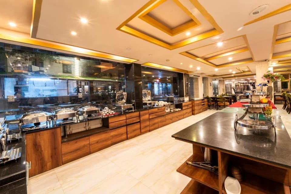 Restaurant/places to eat, Restaurant/places to eat, Food and drinks, Banquet/Function facilities, Food, Buffet breakfast