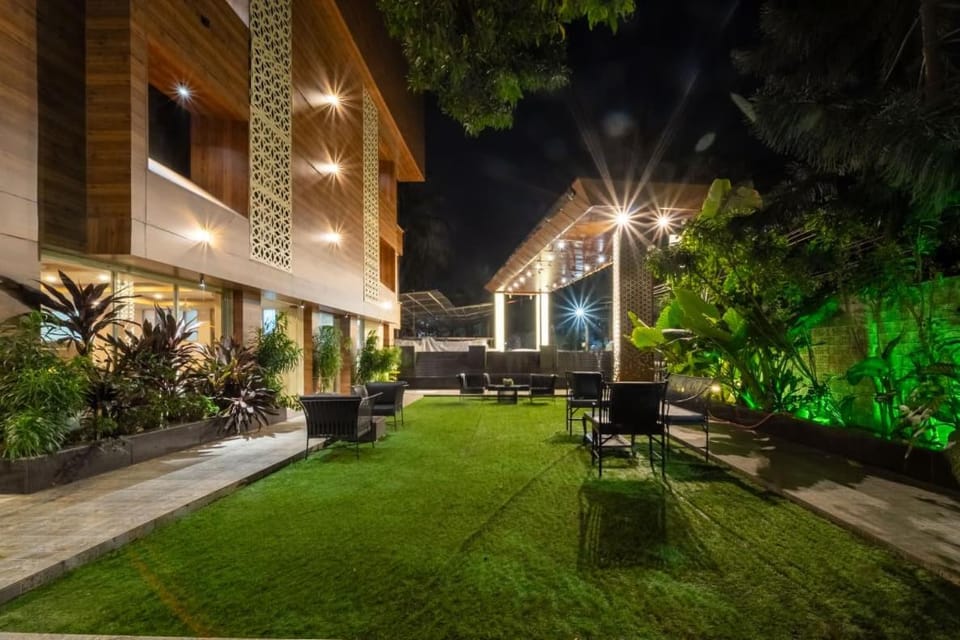 Property building, Night, Natural landscape, Garden, Garden, Garden view
