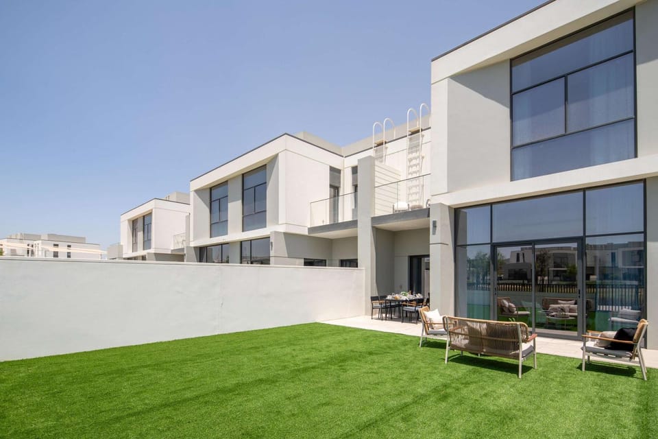 Frank Porter - Murooj Al Furjan West Villa in Dubai