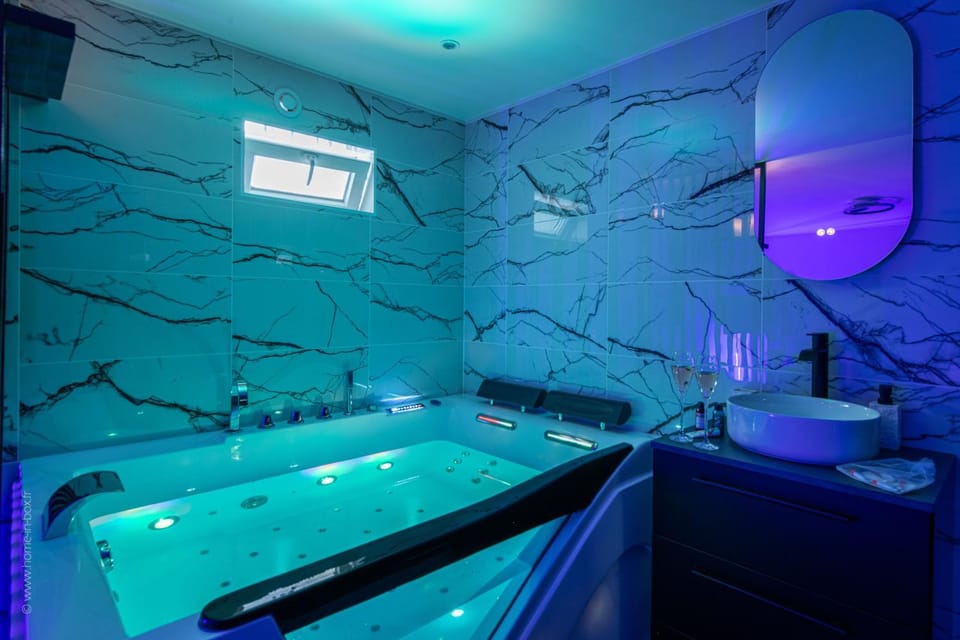 Love Room 91 avec Jacuzzi XXL - 15min Orly - 30 min Paris Apartment in Île-de-France
