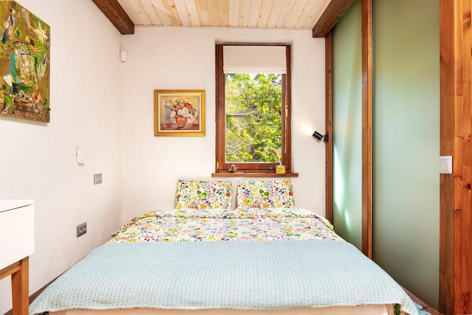 Bed, Photo of the whole room, Bedroom, Family
