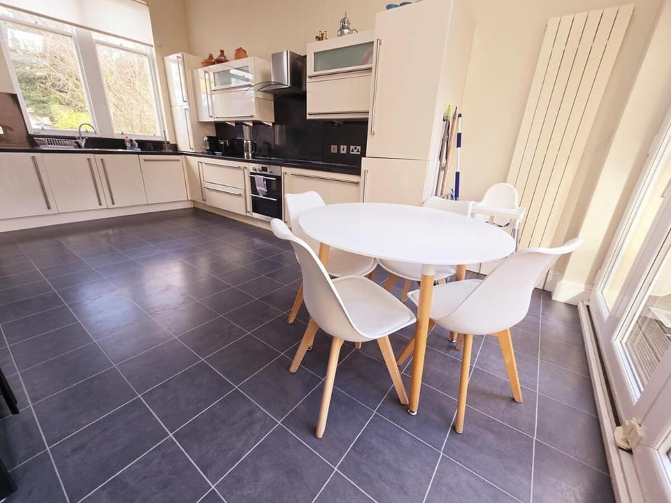 Delightful 4 bedroom family home in Newington - Craigmillar Park Bed and Breakfast in Edinburgh