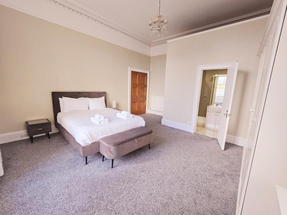 Delightful 4 bedroom family home in Newington - Craigmillar Park Bed and Breakfast in Edinburgh