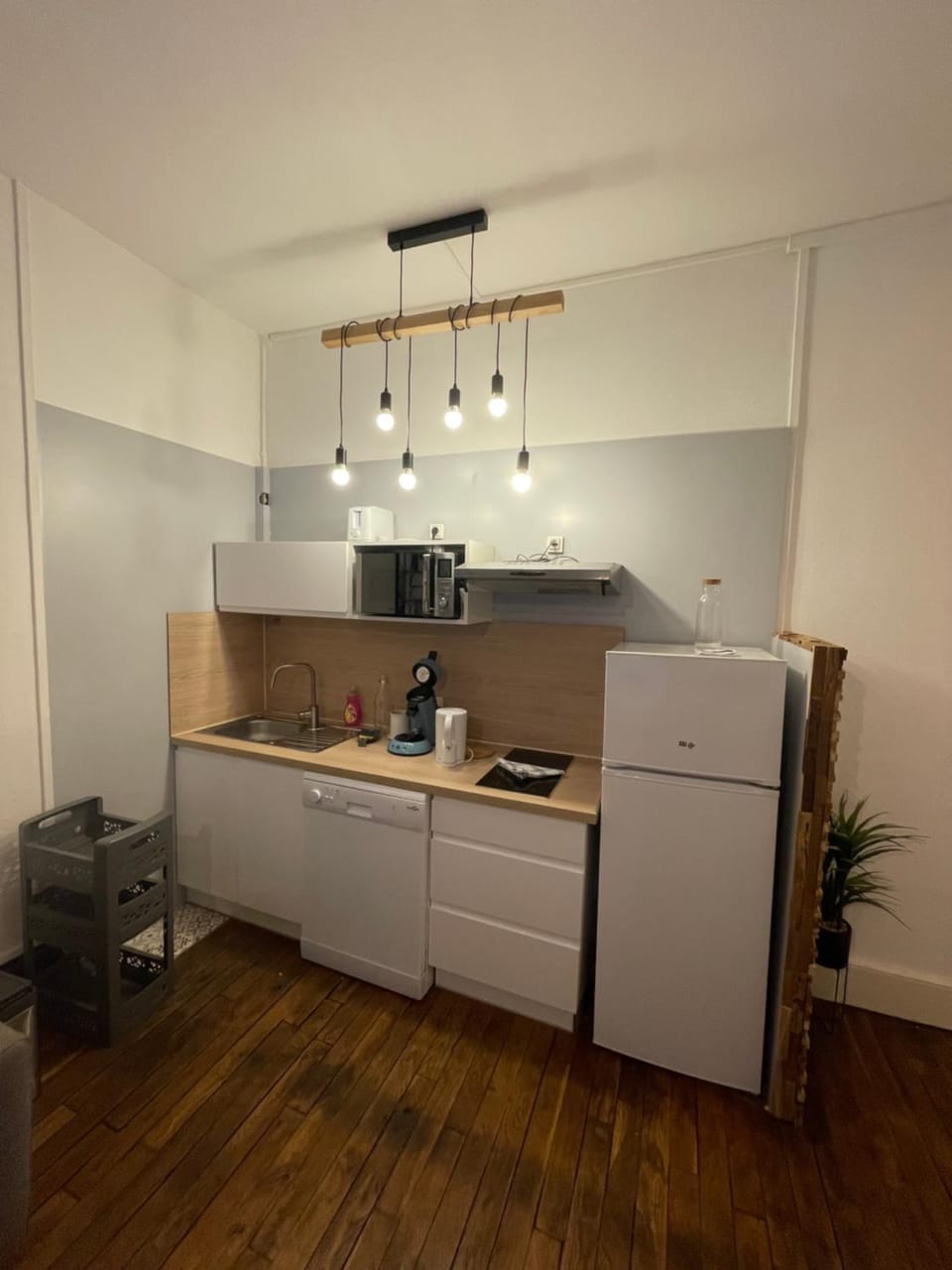 Kitchen or kitchenette, oven, stove