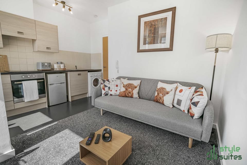 Kitchen or kitchenette, Living room, Seating area, oven, toaster