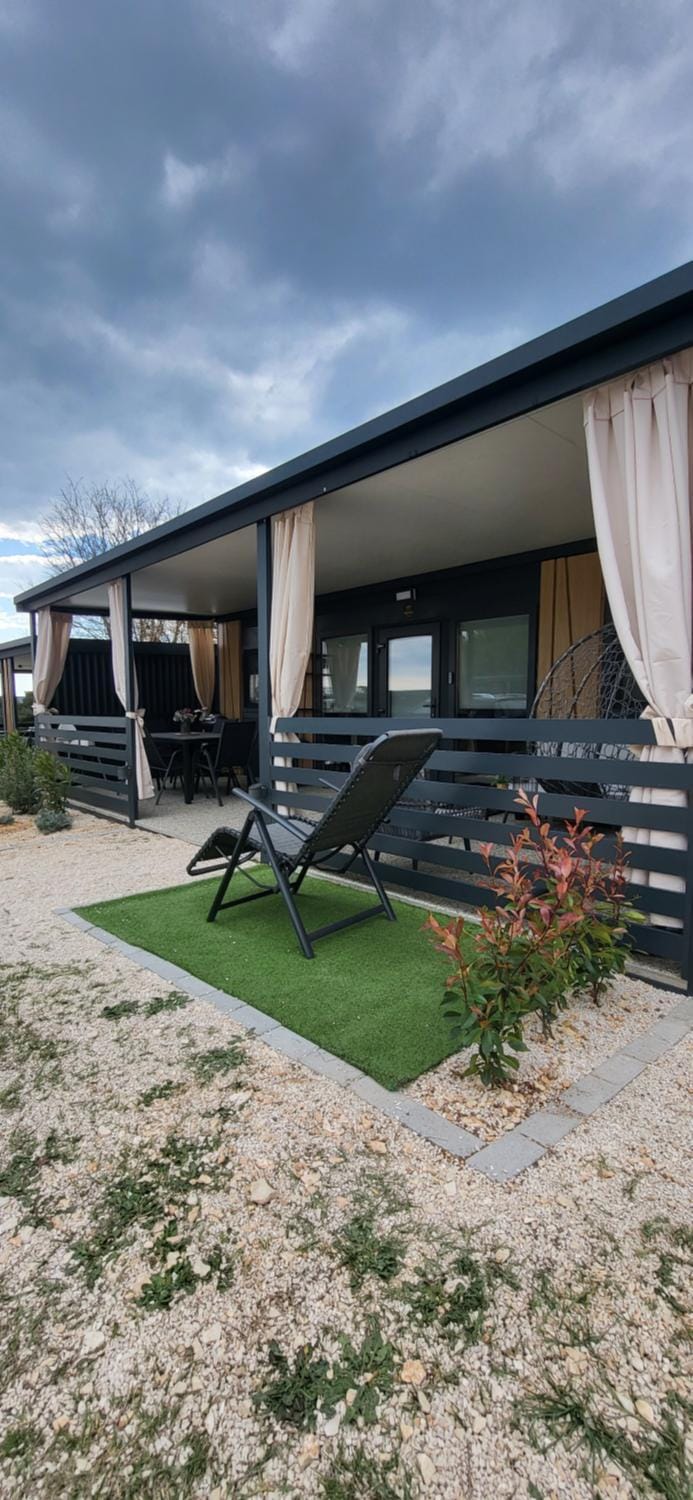 Property building, Garden, sunbed