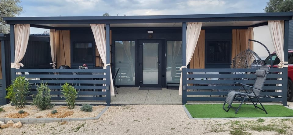 Property building, Patio, Day, sunbed