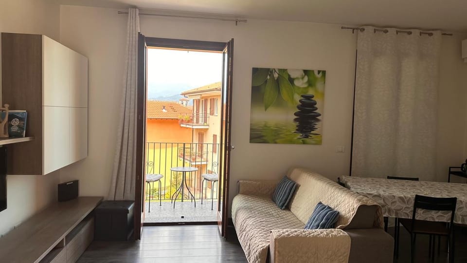 View (from property/room), Balcony/Terrace, Living room, Seating area, Dining area