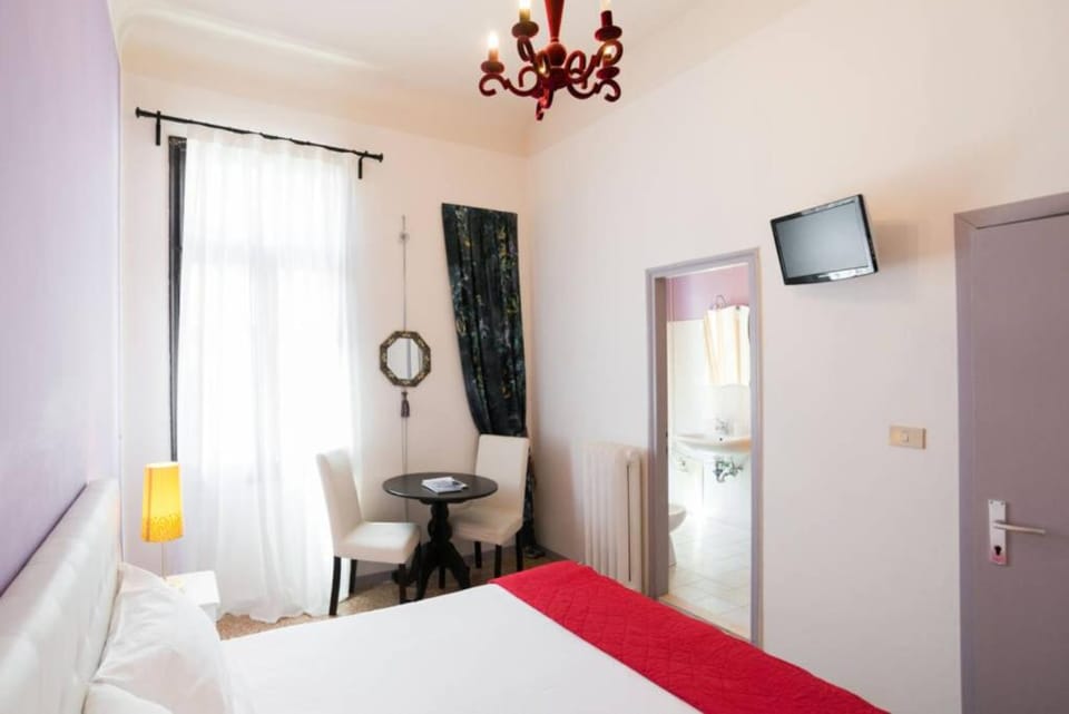 Day, Photo of the whole room