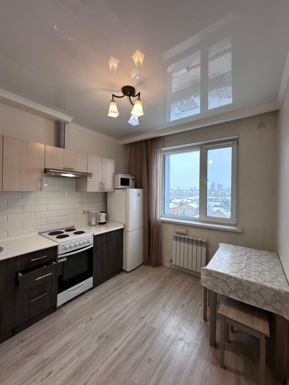 Kitchen or kitchenette, Dining area, oven, stove