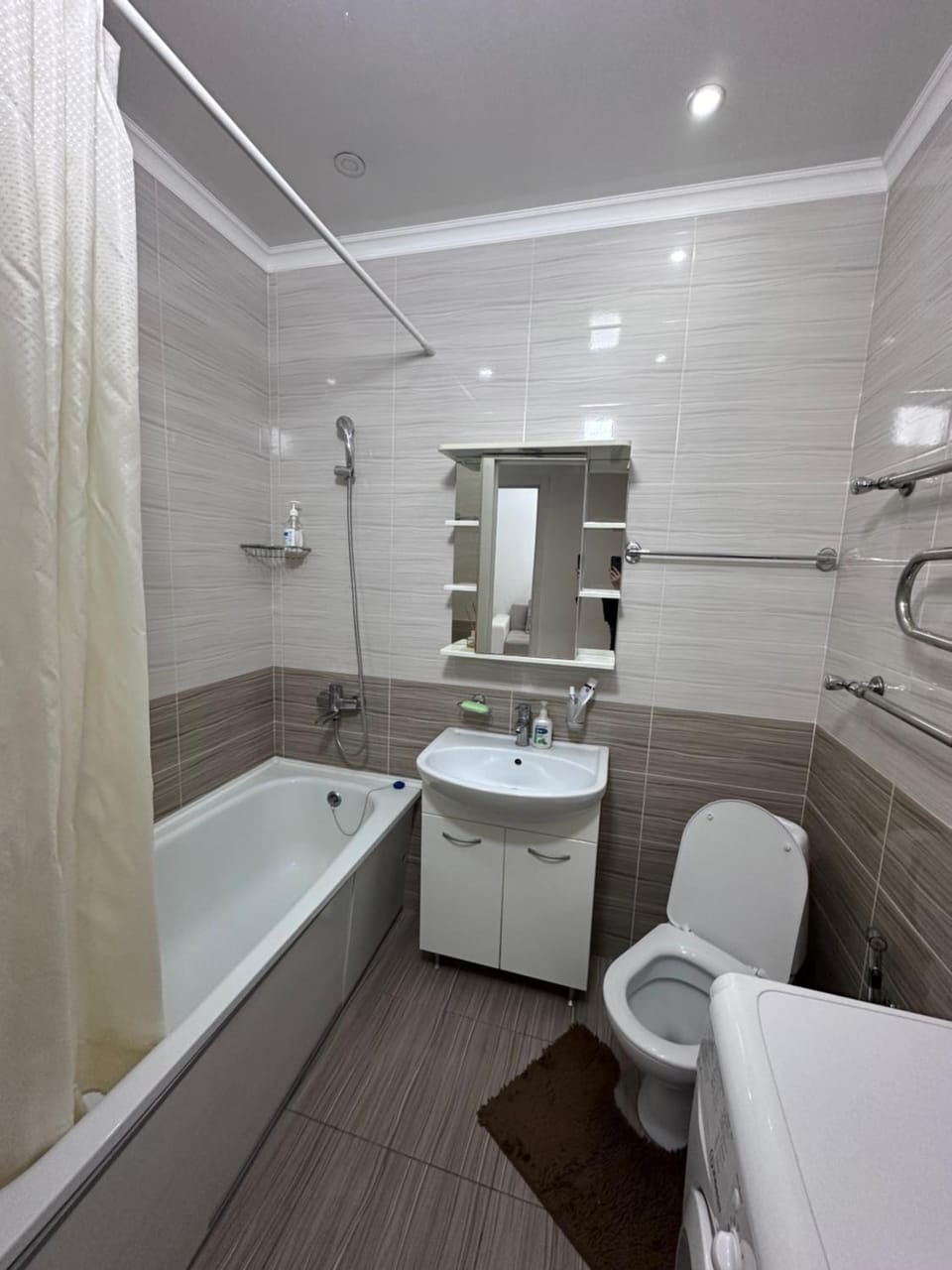 Shower, Toilet, Bathroom, Bath, towels