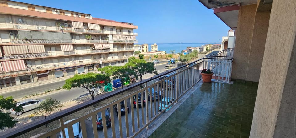 Day, Neighbourhood, View (from property/room), Balcony/Terrace, City view, Street view