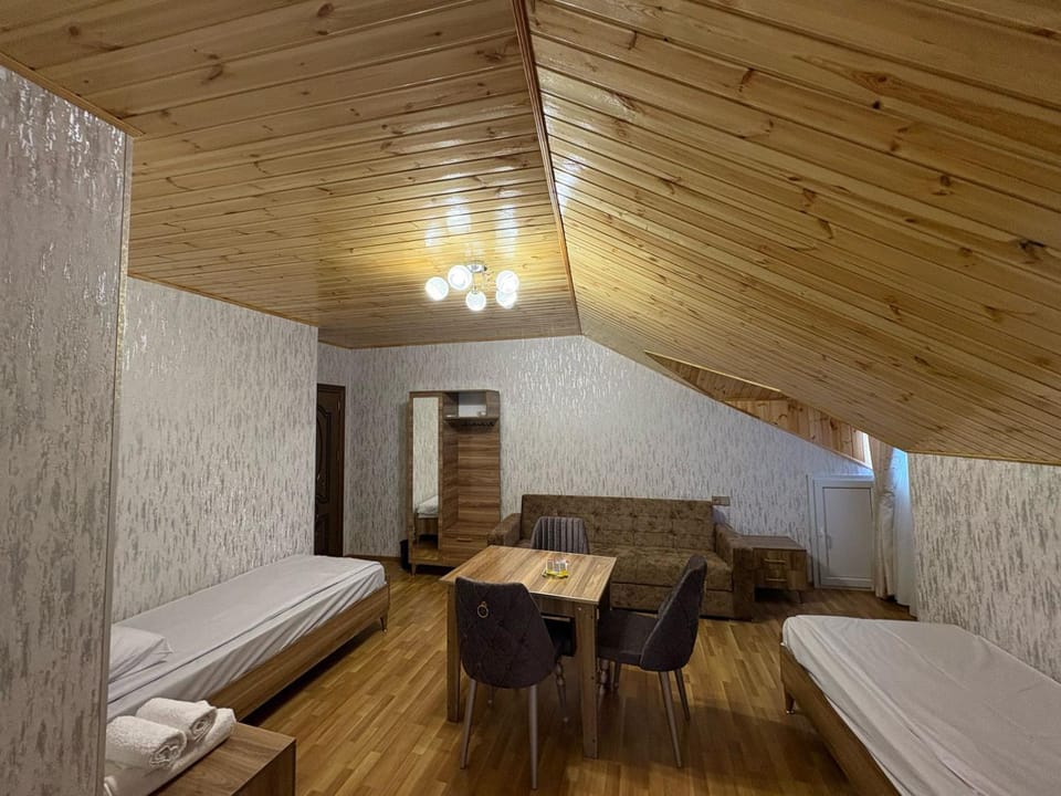 Bed, Living room, Photo of the whole room, Seating area, Dining area, Bedroom