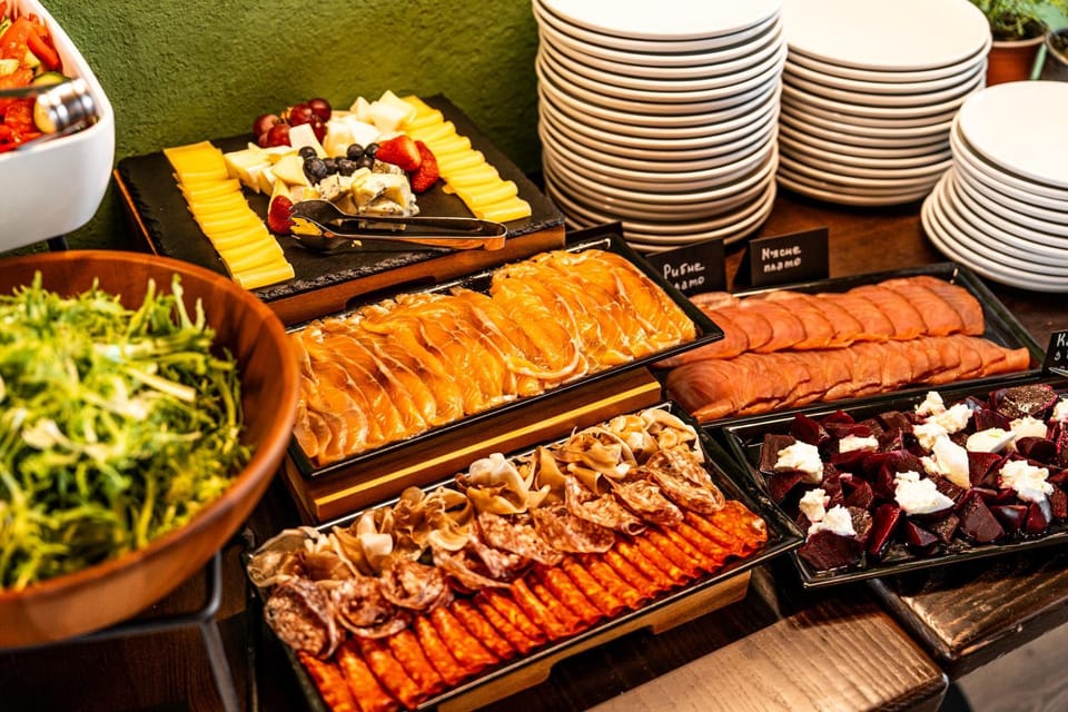 Food and drinks, Food, Buffet breakfast, Lunch, Dinner