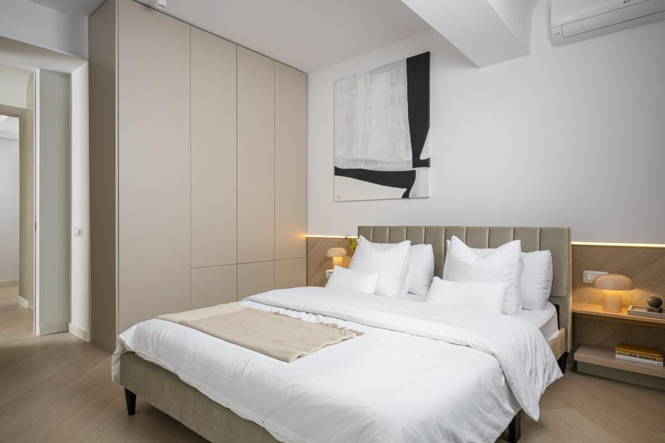 Bed, Photo of the whole room, Bedroom, wardrobe, air conditioner