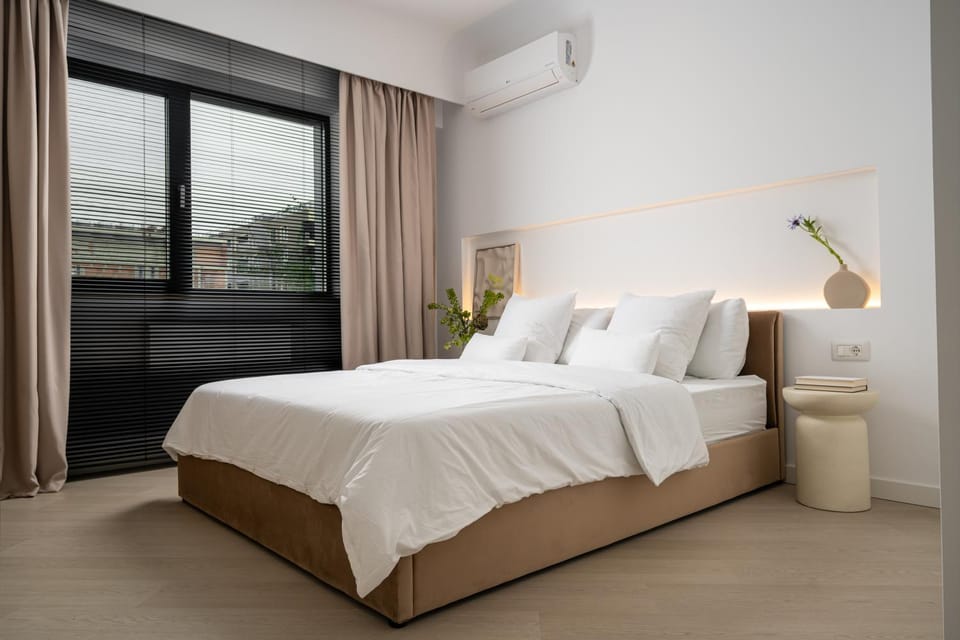 Bed, Photo of the whole room, Bedroom, air conditioner