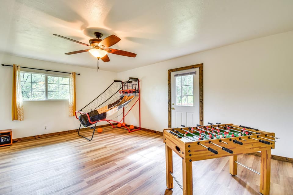 Sierra Serenity: Scenic Mtn Escape w/ Game Room House in Sierra Nevada