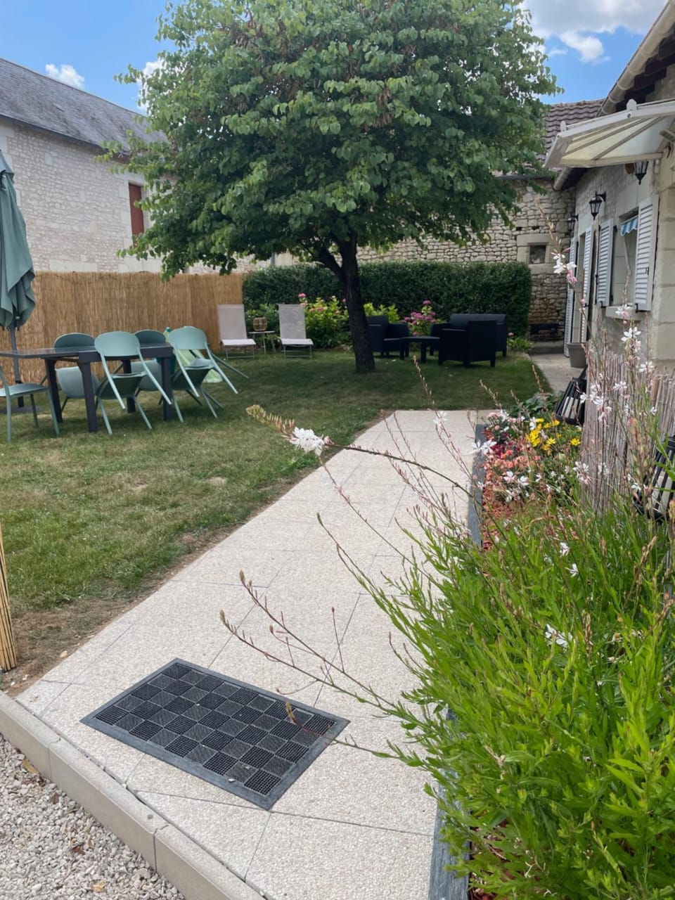 Garden view, Meals
