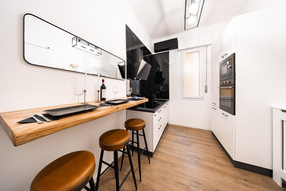 Kitchen or kitchenette, Dining area, minibar