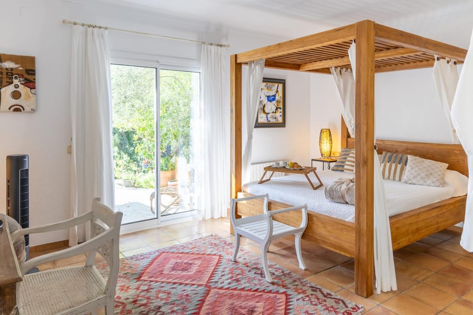 Bedroom, Swimming pool, air conditioner, air conditioner