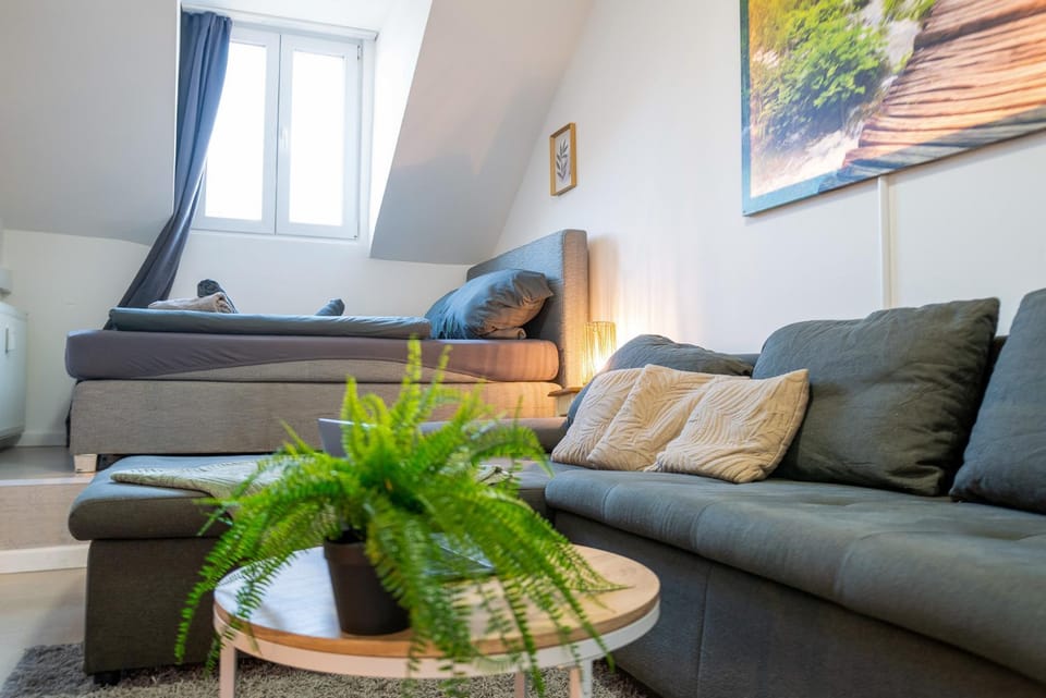 Bed, Seating area