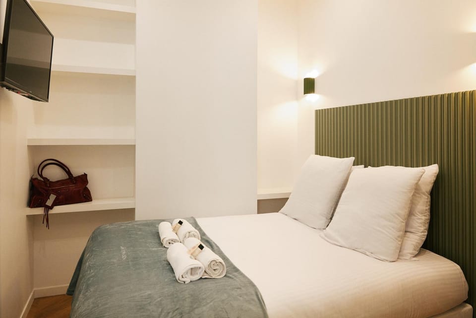 Lavie Maison Central AC Hot Tub Apartment in Paris
