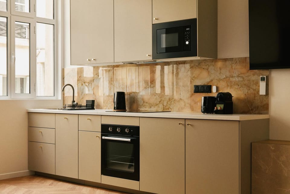 Lavie Maison Central AC Hot Tub Apartment in Paris