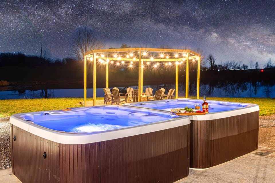 Heated Pool, Hot Tub, Mini Golf, Theater-Sleeps 28 House in Frankfort