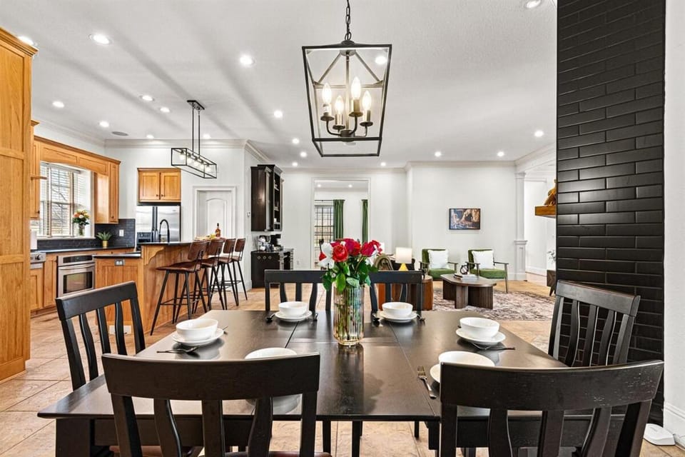 Heated Pool, Hot Tub, Mini Golf, Theater-Sleeps 28 House in Frankfort