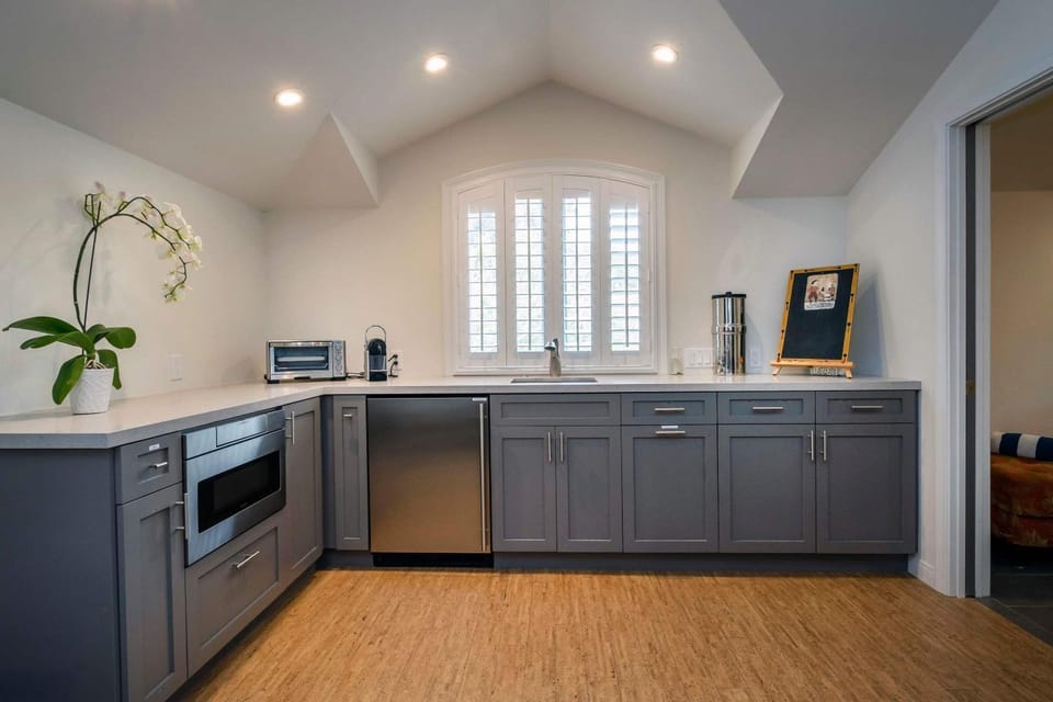 Chic Casita - Long Term Stays of 30 or More - Walk to Beach House in Montecito