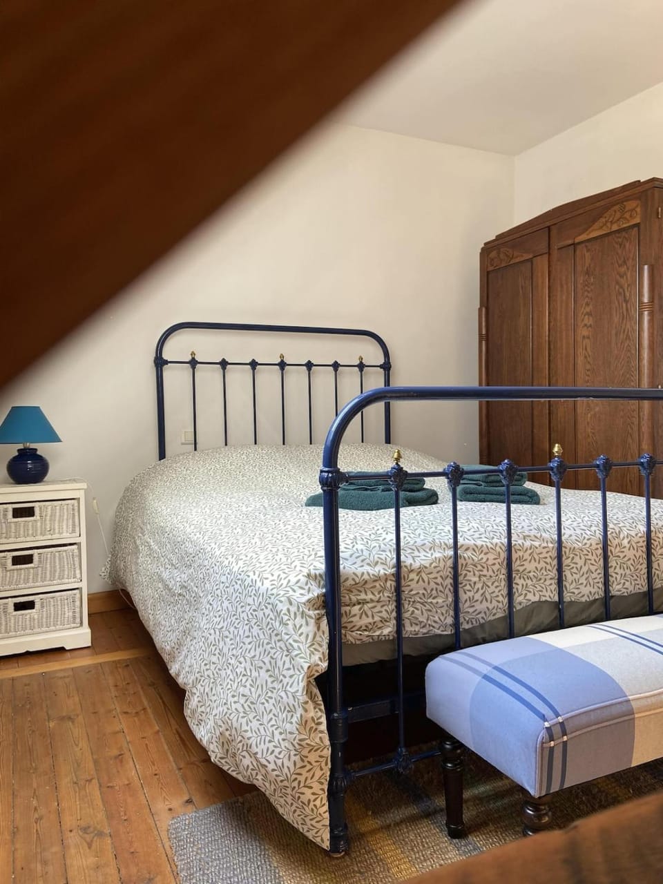 Bed, Photo of the whole room, Bedroom, wardrobe