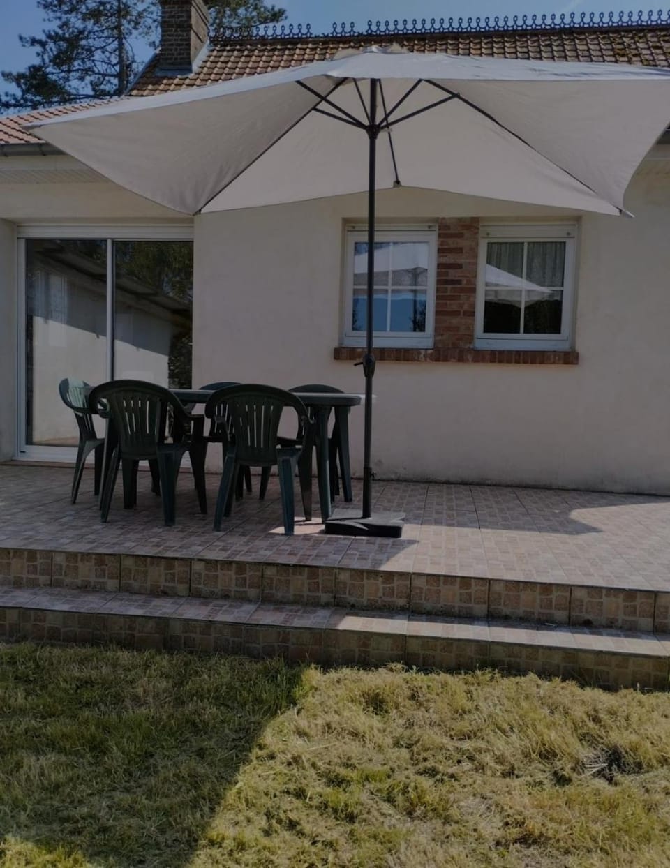 Property building, Patio, Spring, Day, Garden, Dining area, Garden view