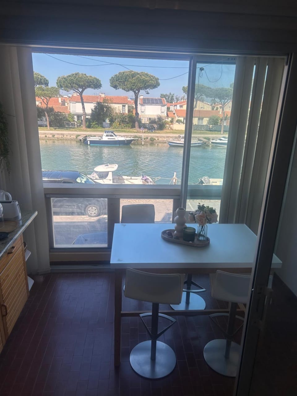 Appt t2 cabine parking privée superbe vue canal Cabin in Palavas-les-Flots