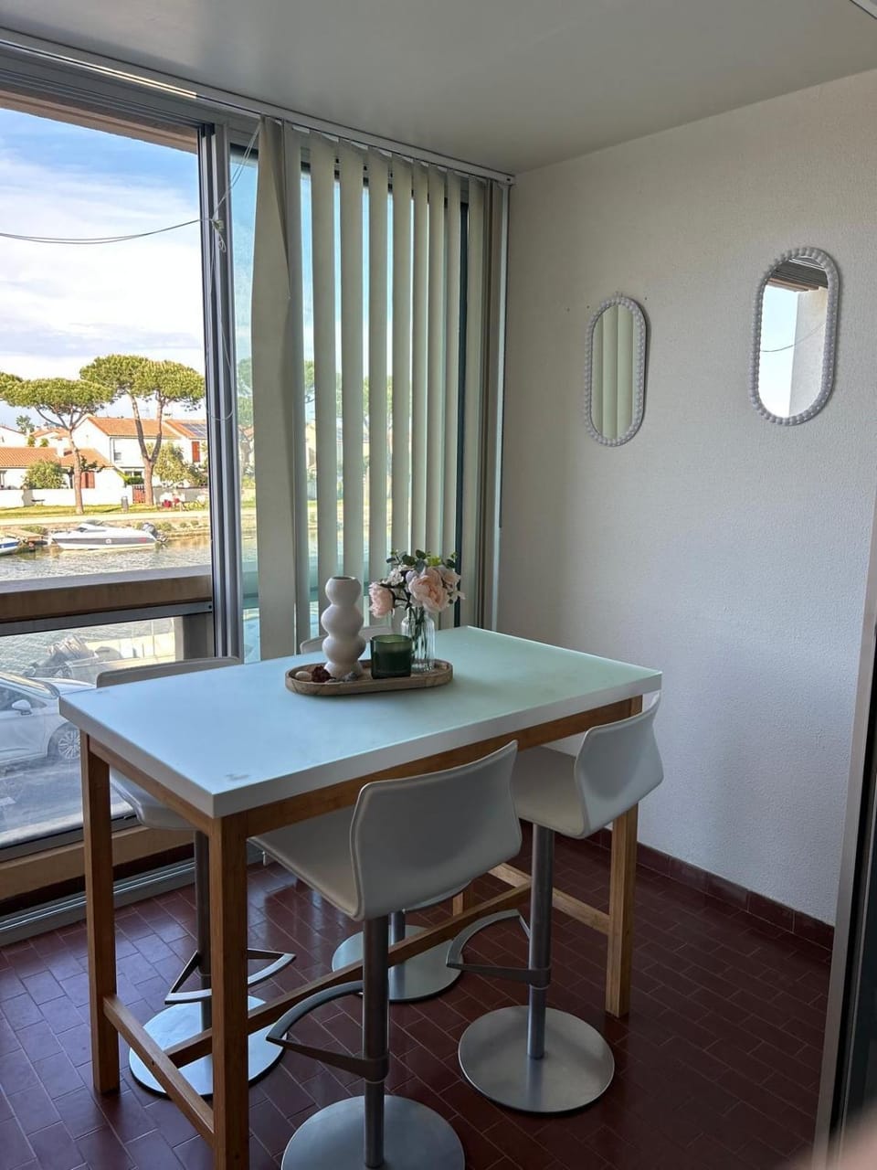 Appt t2 cabine parking privée superbe vue canal Cabin in Palavas-les-Flots