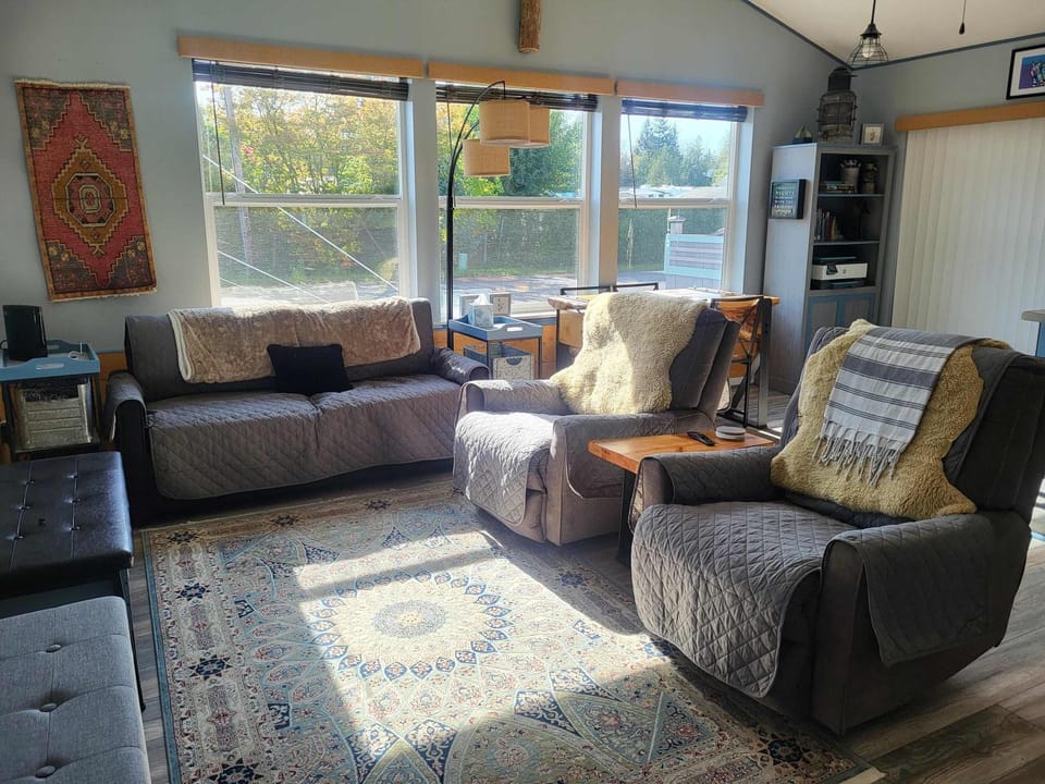 Living room, Seating area