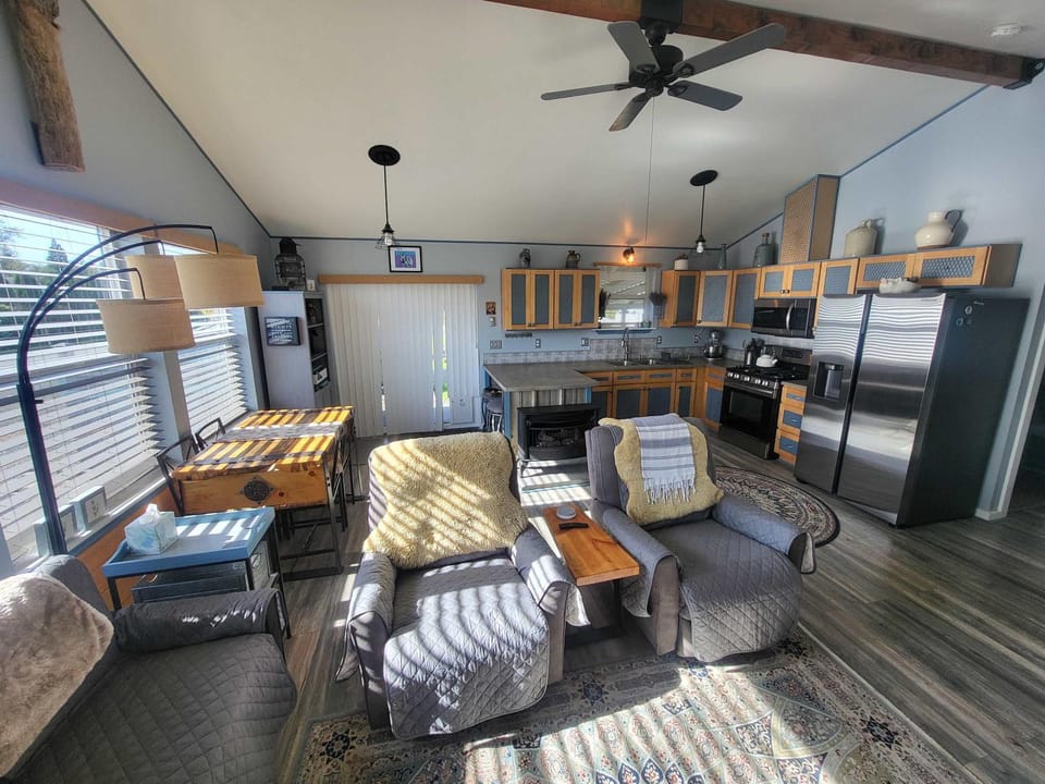 Living room, Seating area, Dining area