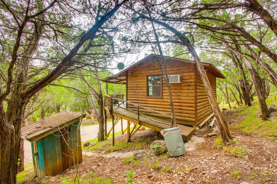 Cedar Falls Cabins #6 Hillside with Views! Cabin in Davis