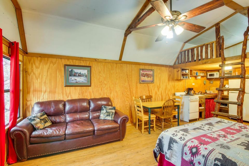 Cedar Falls Cabin 3 Next to Turner Falls Park Cabin in Davis