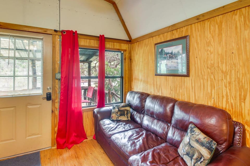 Cedar Falls Cabin 3 Next to Turner Falls Park Cabin in Davis