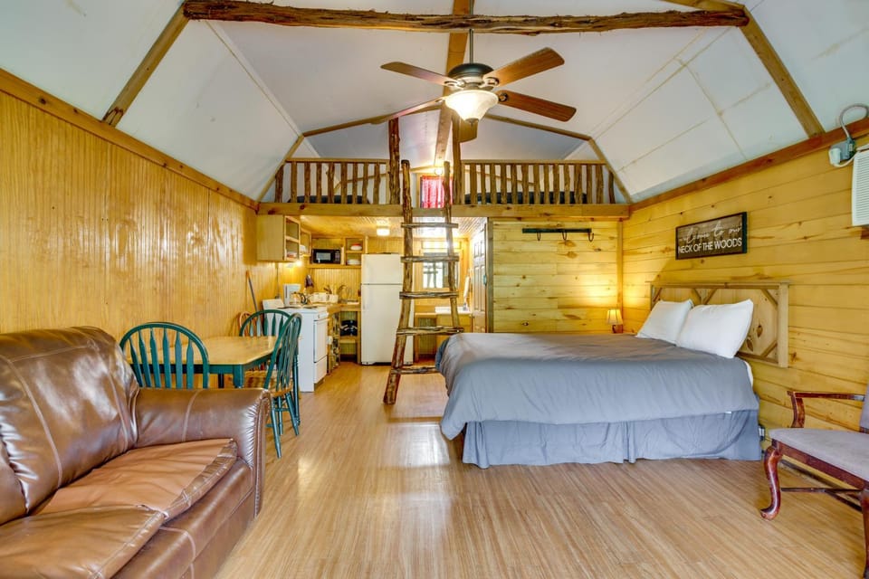 Cedar Falls Cabin 2: Family Getaway By Honey Creek Cabin in Davis