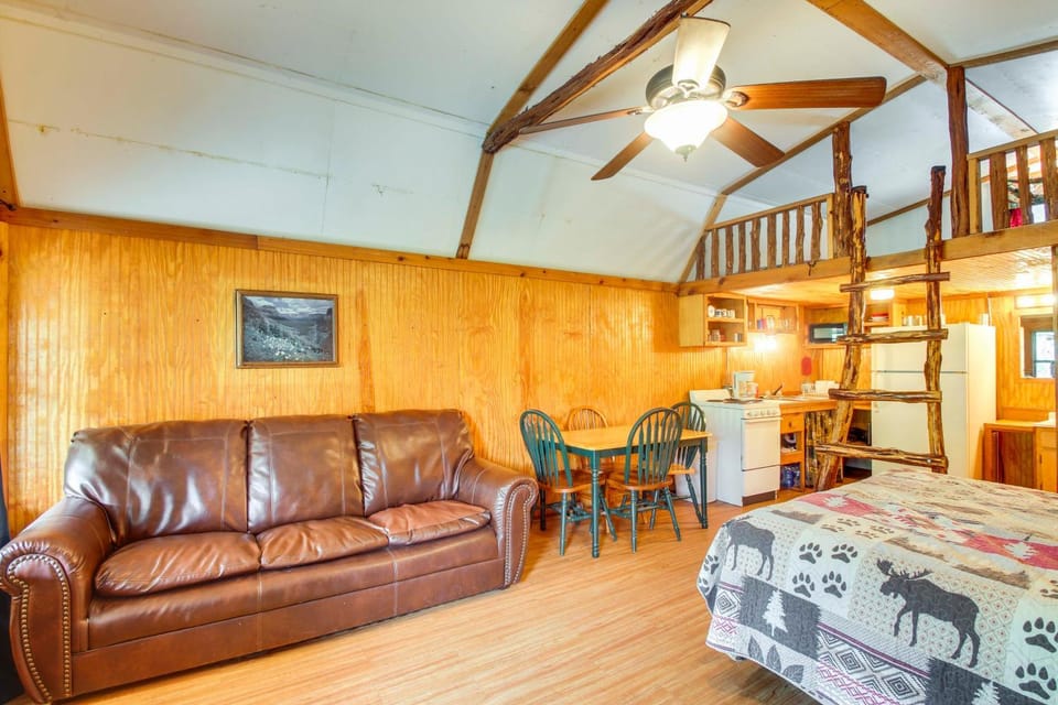 Cedar Falls Cabin 2 Family Getaway By Honey Creek Cabin in Davis