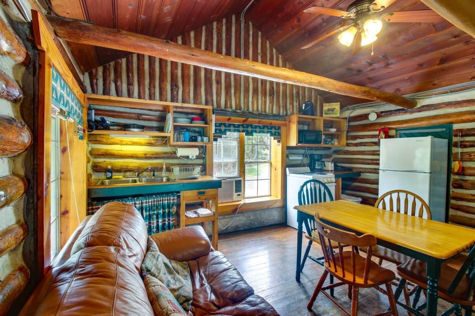 Cedar Falls Cabin 1 Near Arbuckle Mtn Trails Cabin in Davis