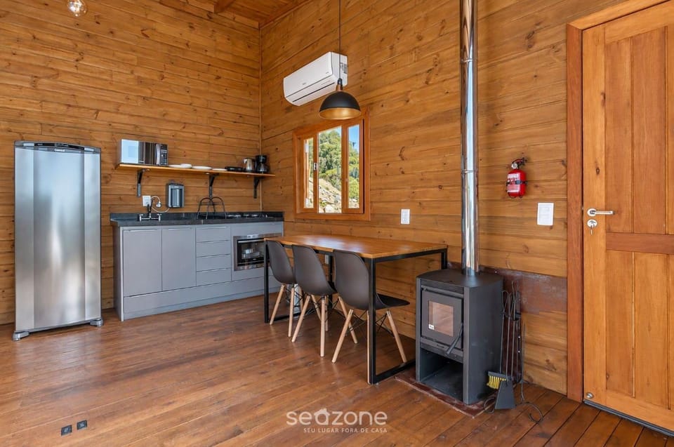 Kitchen or kitchenette, Dining area, Mountain view