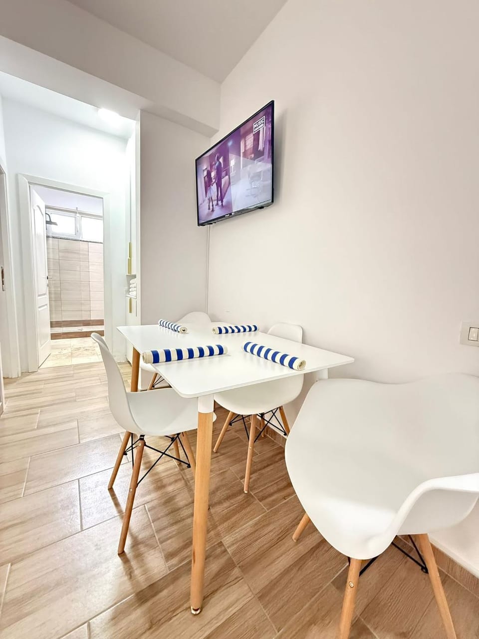 TV and multimedia, Dining area