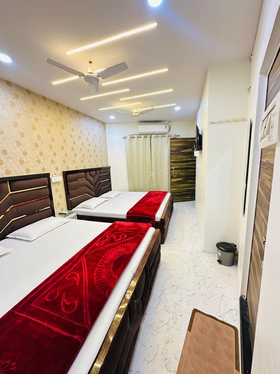 Bed, Photo of the whole room, Bedroom, air conditioner