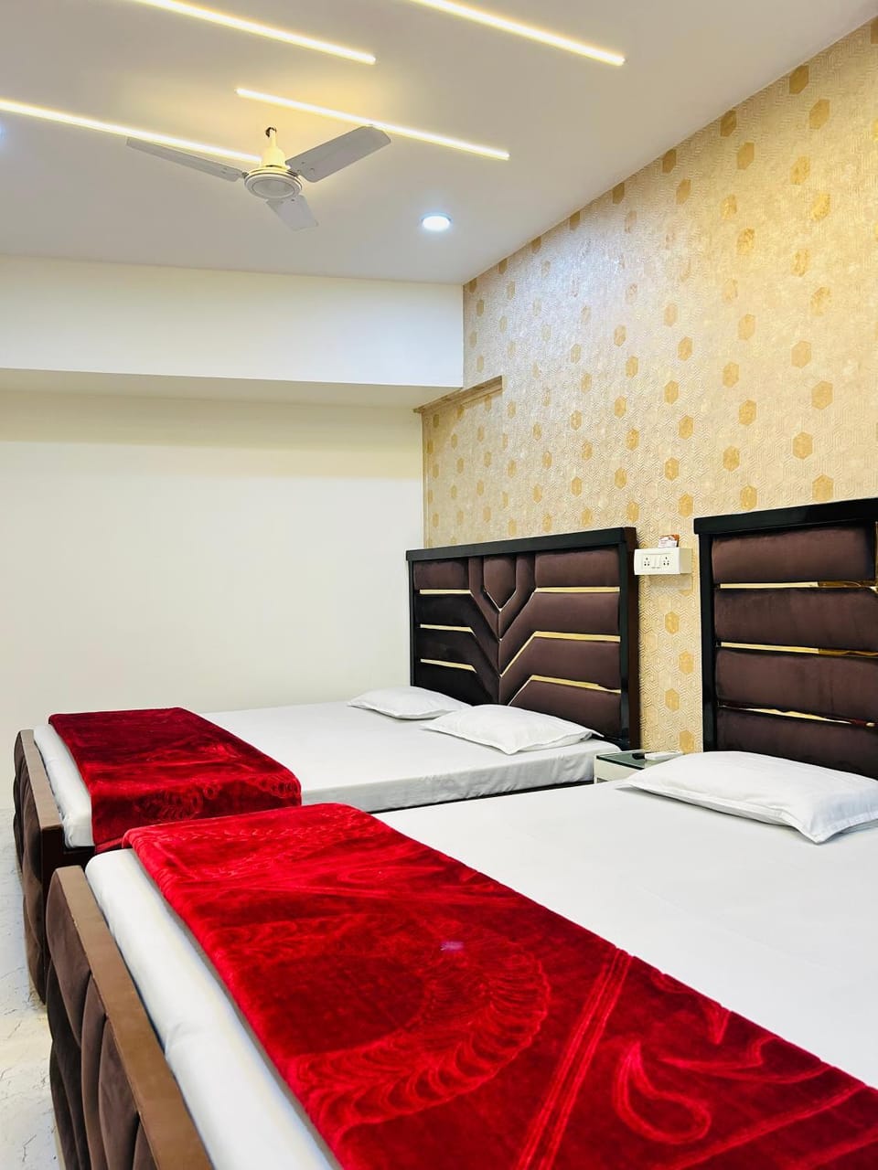 Bed, Photo of the whole room, Bedroom, air conditioner