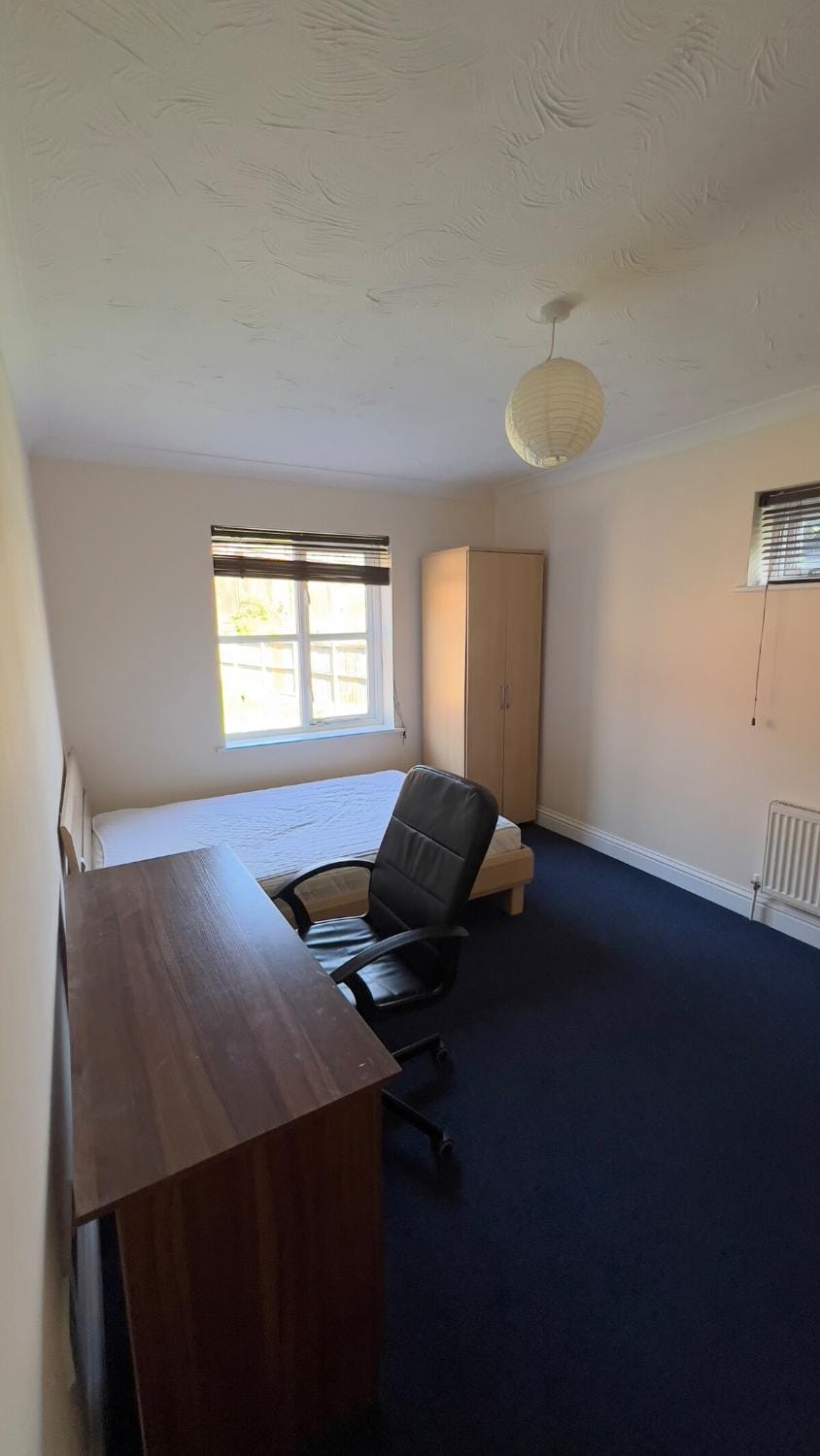 3 bedroom flat - 5 mins to Hythe Apartment in Colchester