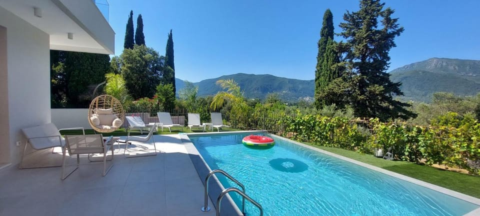 Natural landscape, Garden, Garden view, Mountain view, Pool view, Swimming pool, sunbed